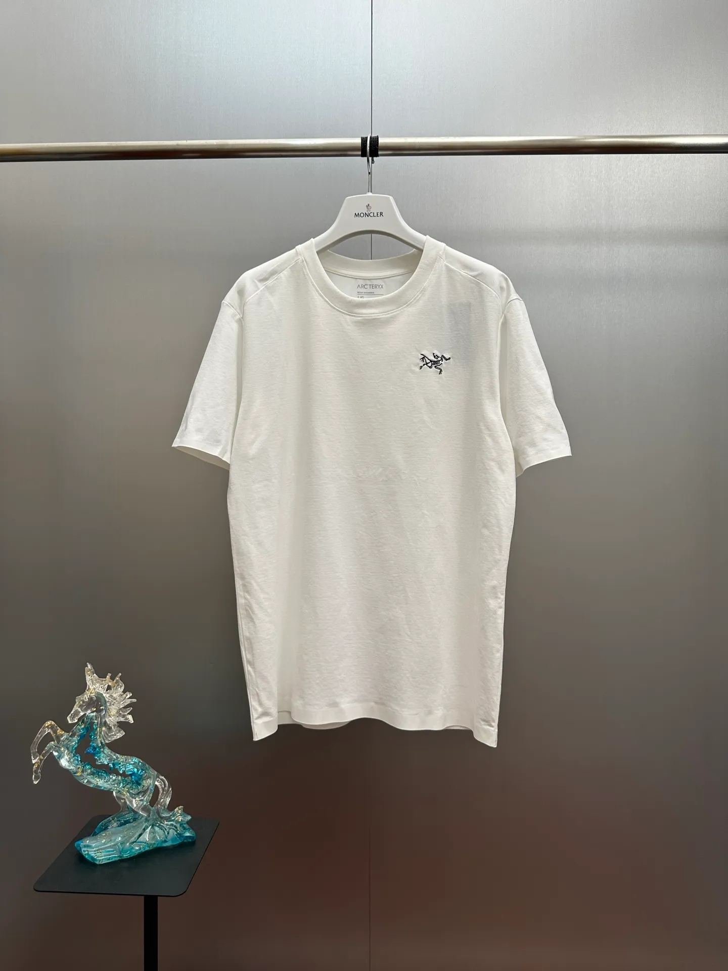 ARC'TERYX/ Cormac Series T Breathable ， Breathable， ， ， 。 + Classic ， ， ， 。 ， ， 。 、 ， ， 。 、 ， ， T ， hold 。 ：White， ， ， Sizes：L-3x L